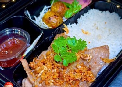 ราดหน้าอาหลิว รับทำข้าวกล่อง Lunch Box & Set Box premium อาหารกลางวัน ประชุม สัมมนา งานเลี้ยง งานบุญ งานศพ