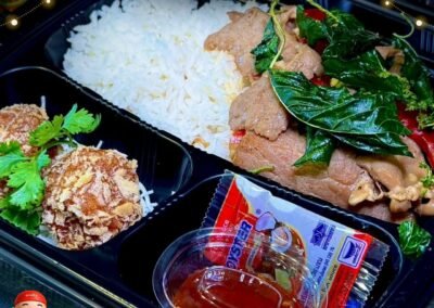 ราดหน้าอาหลิว รับทำข้าวกล่อง Lunch Box & Set Box premium อาหารกลางวัน ประชุม สัมมนา งานเลี้ยง งานบุญ งานศพ
