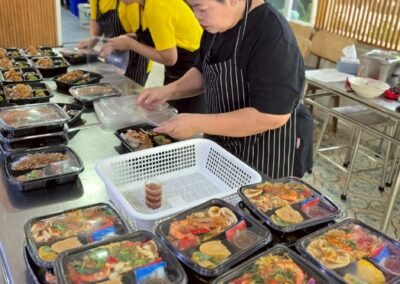 ราดหน้าอาหลิว รับทำข้าวกล่อง Lunch Box & Set Box premium อาหารกลางวัน ประชุม สัมมนา งานเลี้ยง งานบุญ งานศพ
